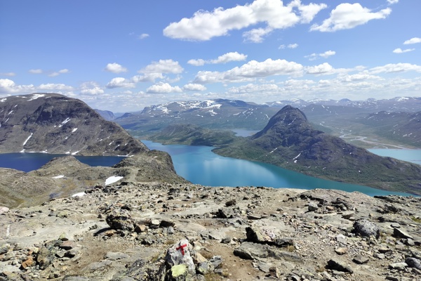 Not only the Bessegen ridge itself provides an awesome view on this hike.