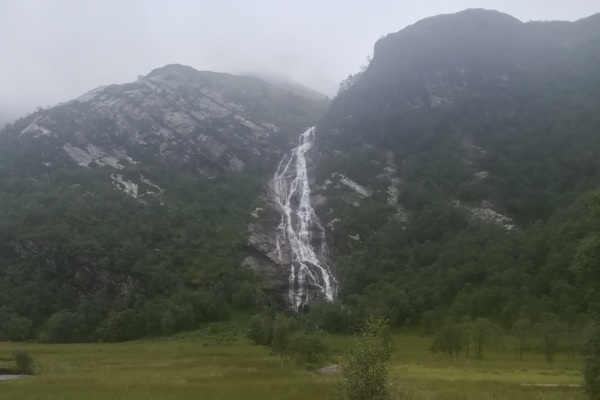 The highlight of the hike: steall falls